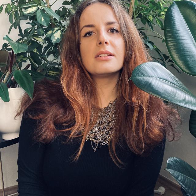 Fotografka: Klára Váchalová Model: Já Šperk: "Brnění" vyrobené speciálně pro natáčení klipu Žil moc - My tu nejsme Lokace: Klárky soukromá džungle