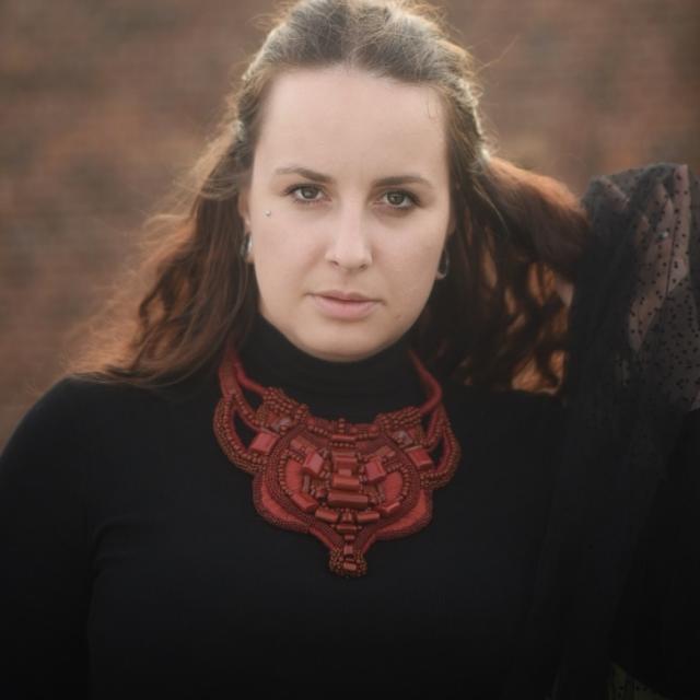 Fotografka: Nina Anna Model: Já Šperk: Mono Color Necklascifi I (prodáno) Lokace: Josefov hradby Bastion IV